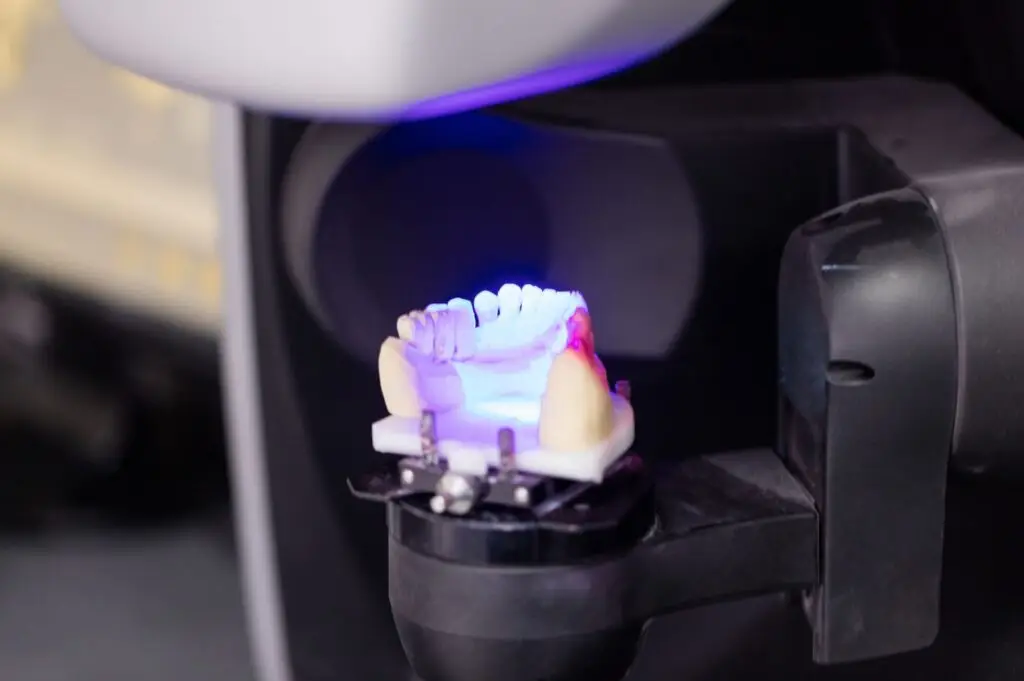 Dental model scanned under blue light for caring for immediate dentures in a dental lab.